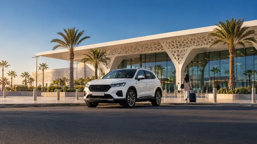 Car rental Marrakech airport, keys of a Choumacars car handed over at Menara