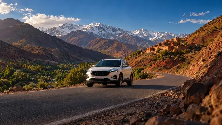 Blog location voiture Marrakech : SUV blanc sur la route de l'Atlas