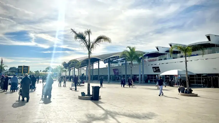 Location voiture aéroport Casablanca : parvis du terminal de l'aéroport Mohammed V