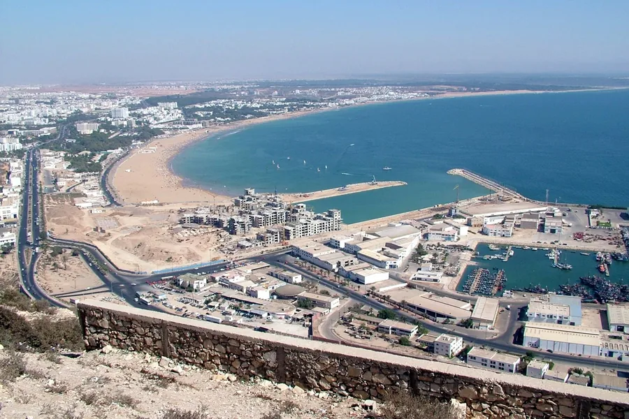 Location voiture Agadir : la plage, la marina et la corniche d'Agadir