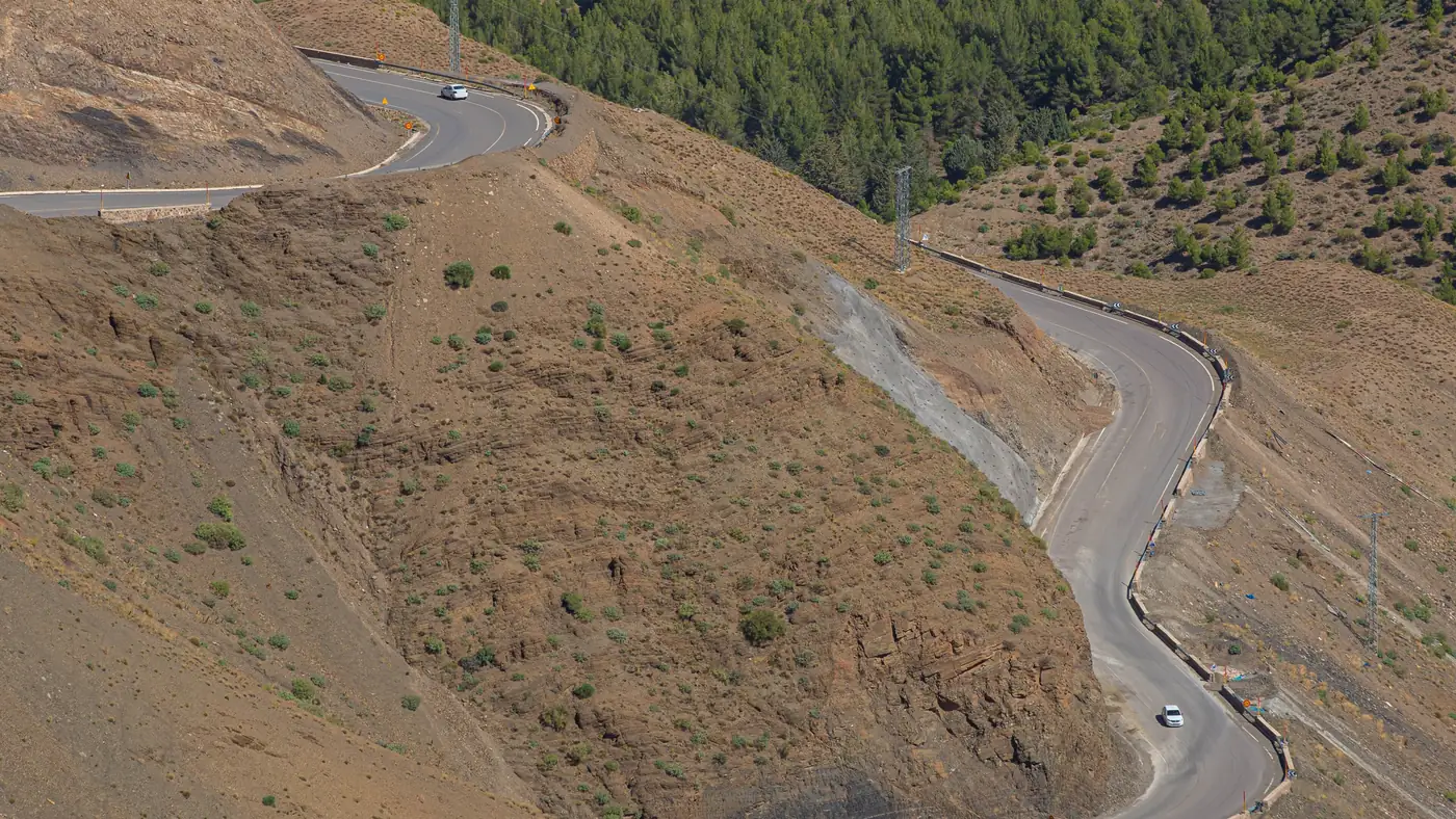 Lacets de la route du Tizi n'Tichka entre Marrakech et Ouarzazate