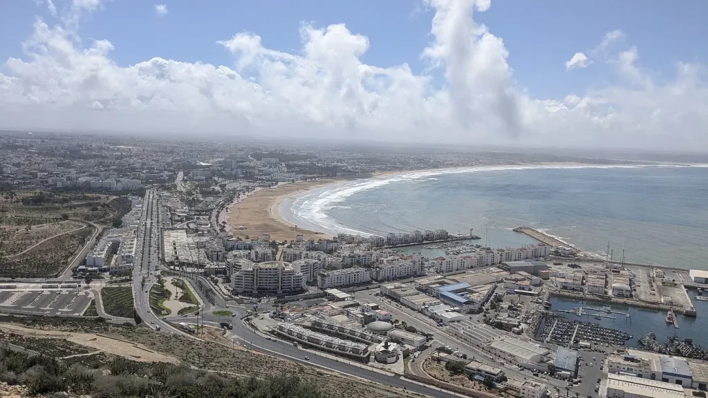 Que faire à Agadir : la plage d'Agadir vue de la kasbah Oufella