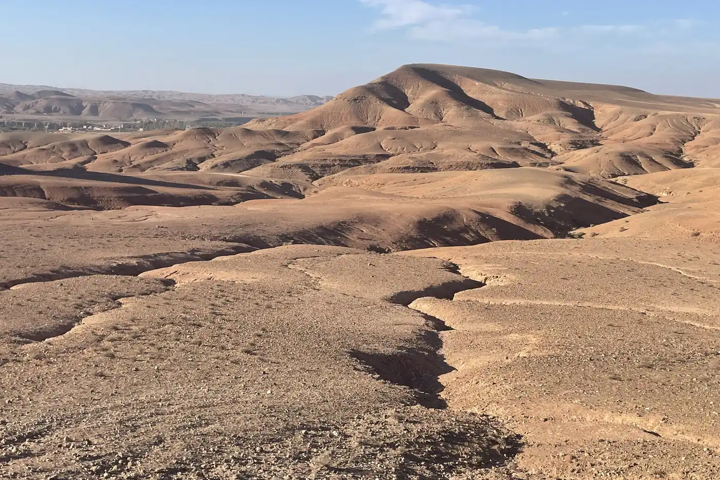 Agafay : relief minéral du désert près de Marrakech