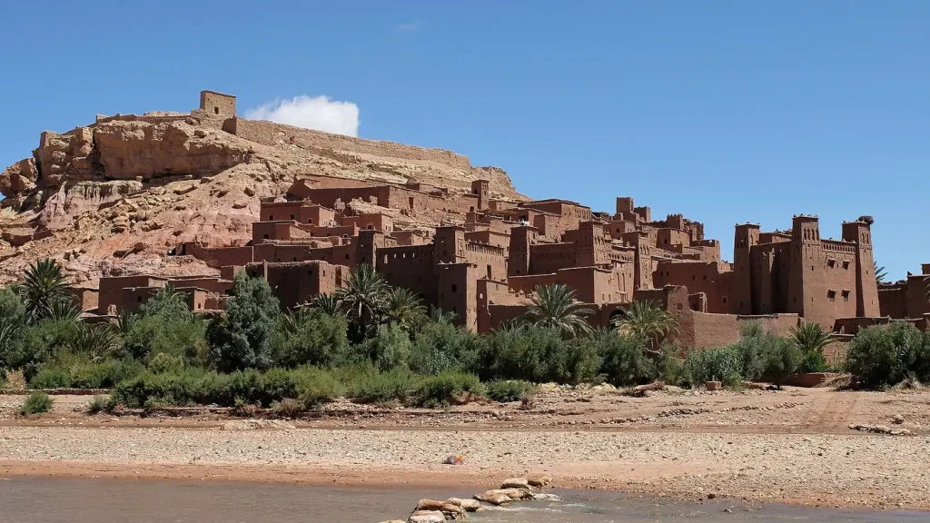 Aït Ben Haddou : le ksar au-dessus de l'oued et de ses pierres de gué