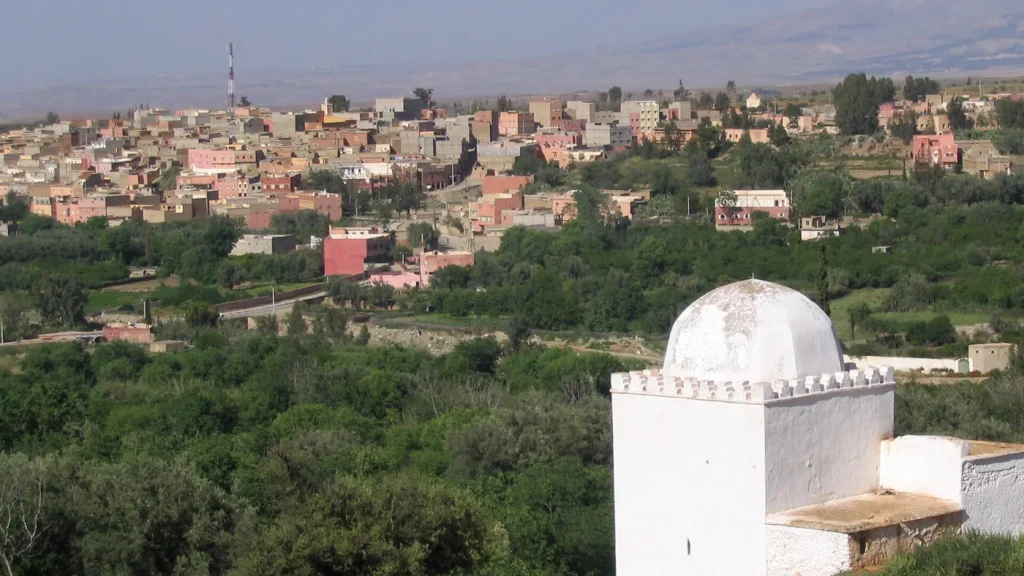 Amizmiz : la ville au pied de l'Atlas et son marabout blanc