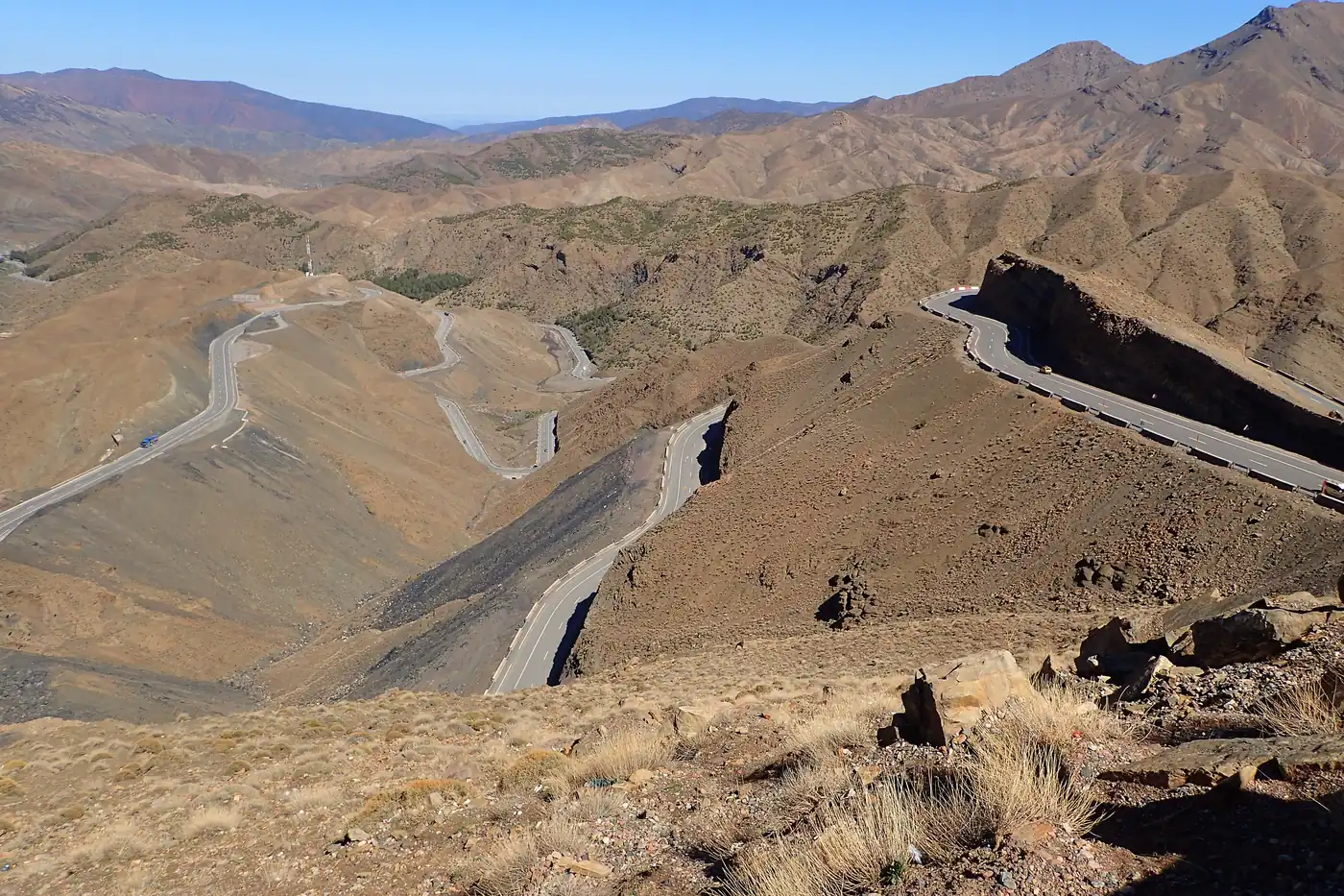 Route de Ouarzazate : les lacets de la N9 au col du Tizi n'Tichka