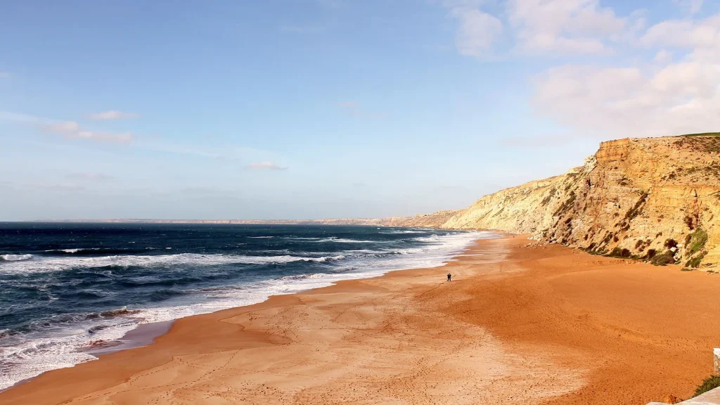 Safi Maroc : la plage de Lalla Fatna au pied des falaises